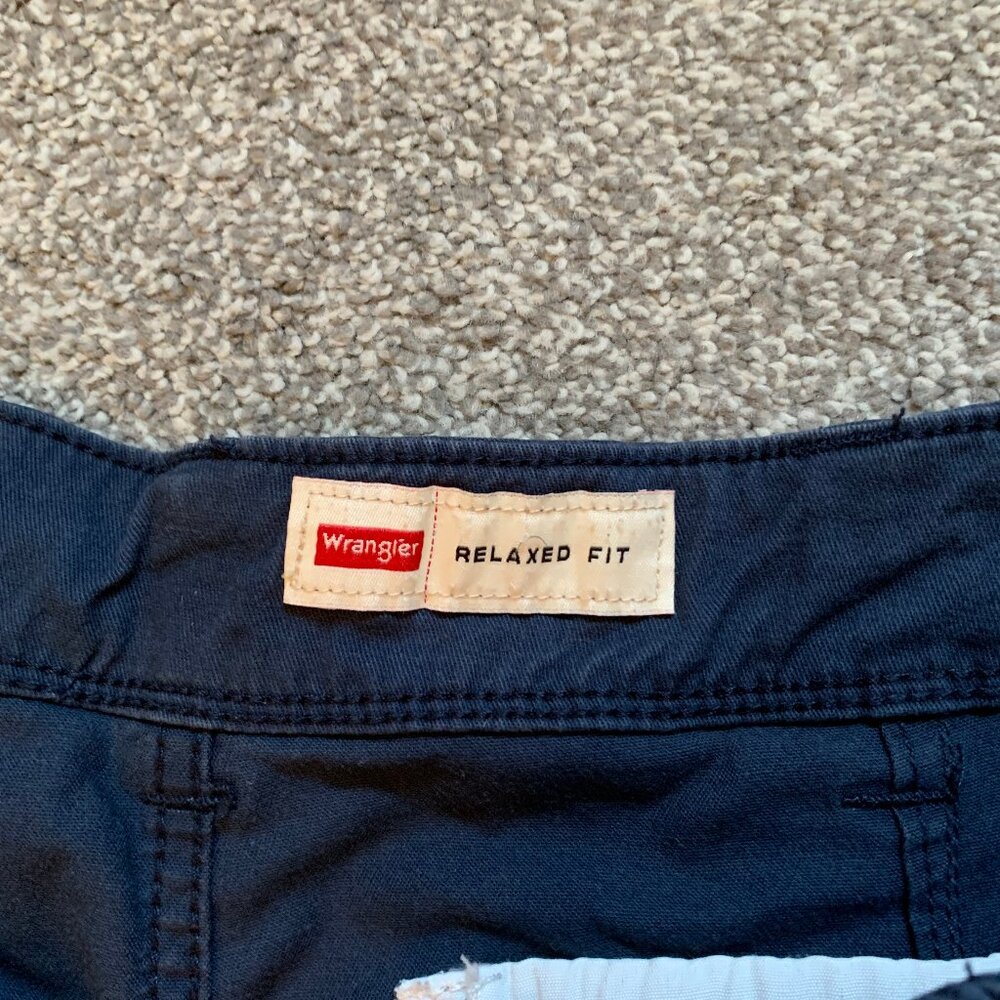 Wrangler Cargo Shorts - Picture 3 of 3